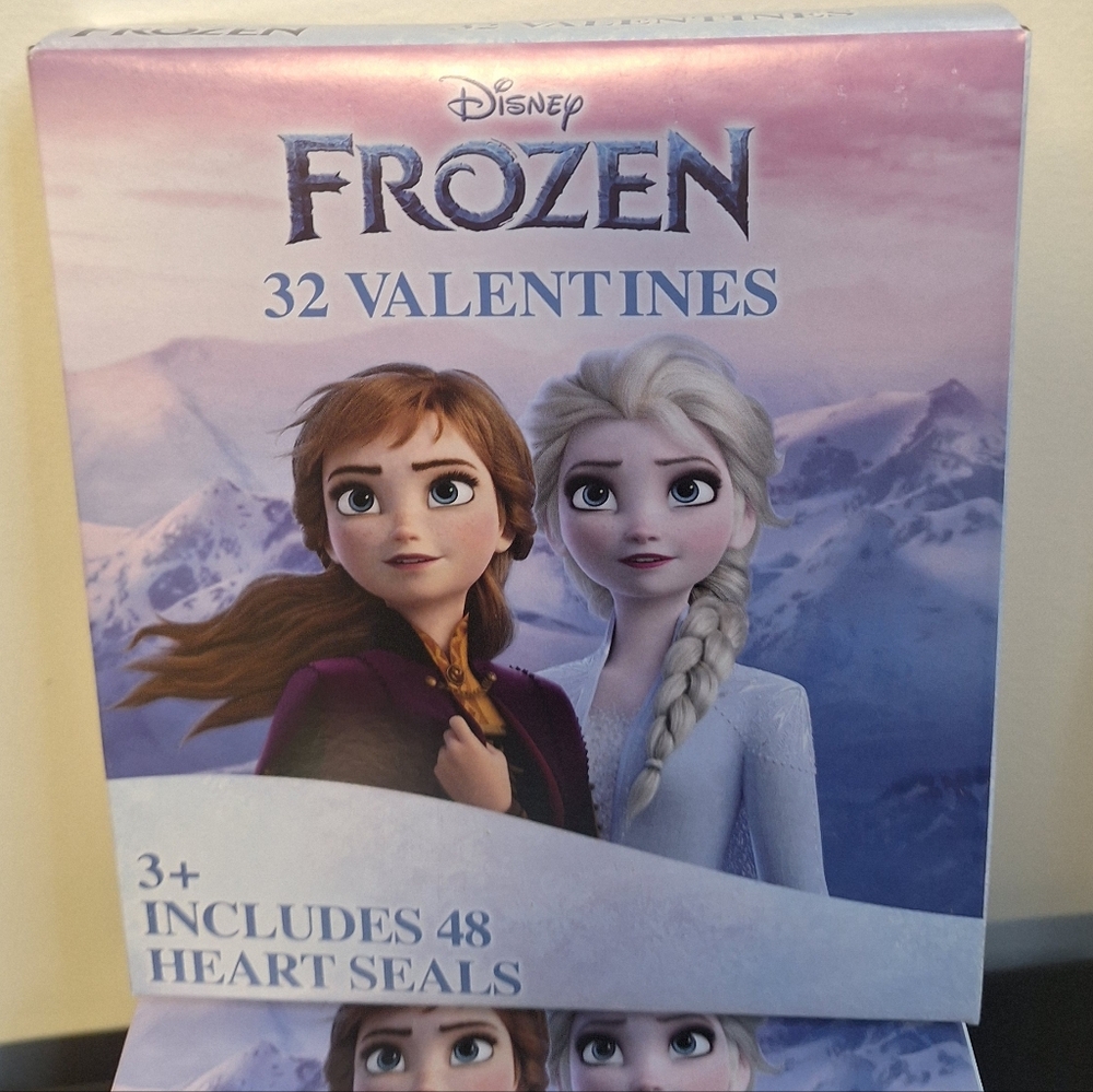 Disney Frozen Assorted Valentines Set 32 .